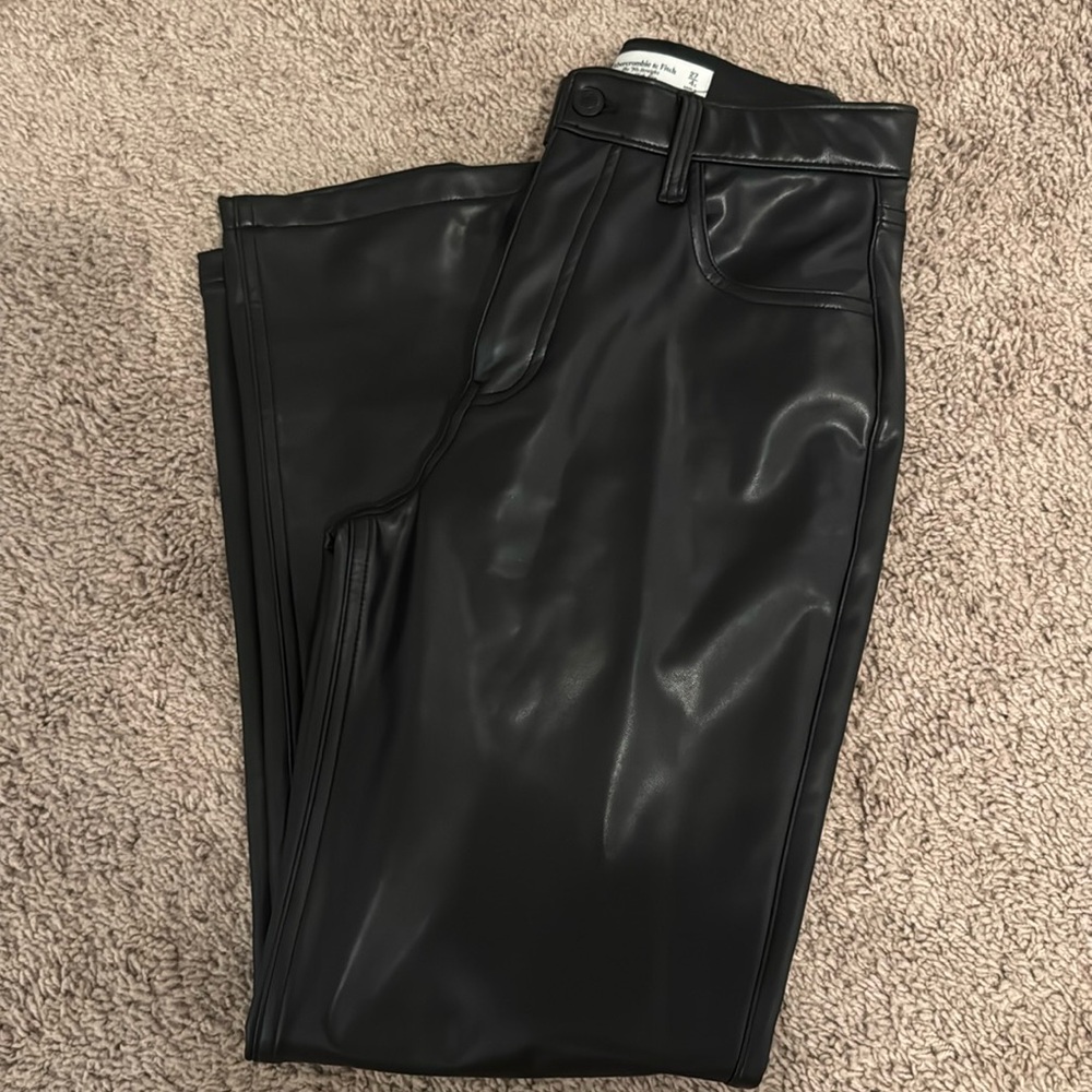 Abercrombie 90s straight ultra high rise vegan leather pants
